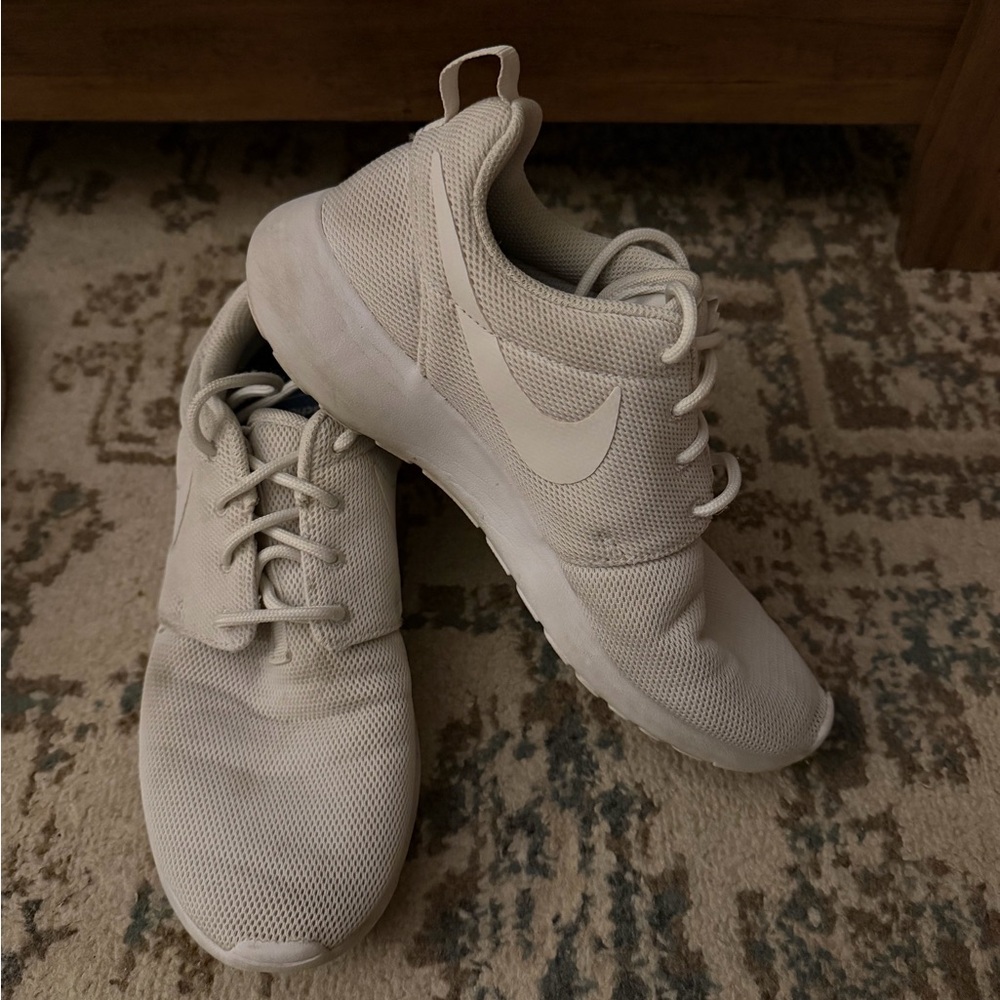 Nike Roshe Run Sneakers